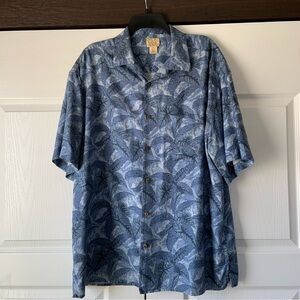 Jos. A. Bank 100% silk short sleeve blue Hawaiian button down shirt.  XL